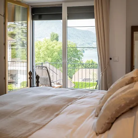 Venez Chez Vous Les Pignons Sur Le *